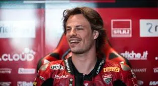 Nicolo Bulega Komentari Foto Viral Lengan Marc Marquez: Hanya Dia yang Bisa