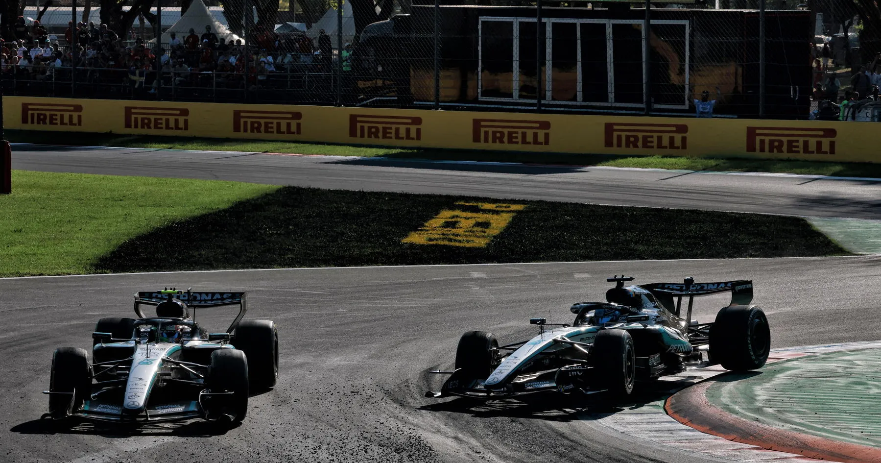 Russell Terkejut Atas Keputusan Pit Stop Antonelli di Mercedes - sumber: (racingnews365)