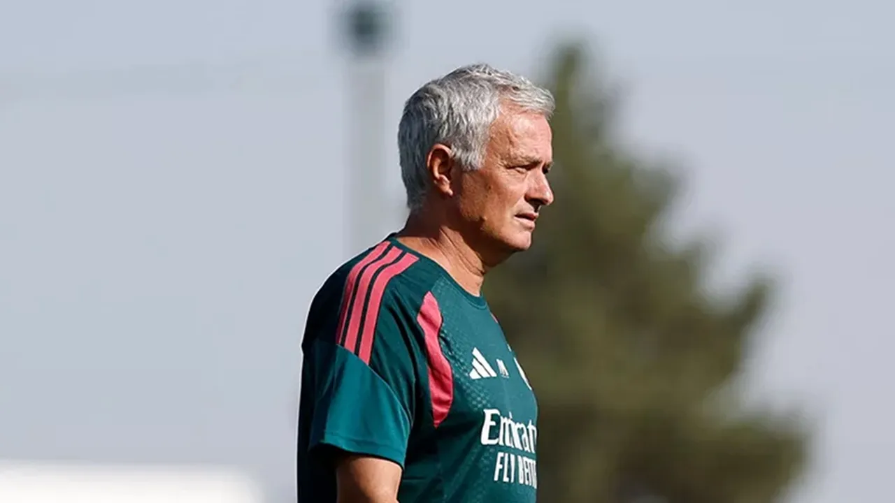 Santiago Canizares Nilai Mourinho Takut Ganti Vinicius