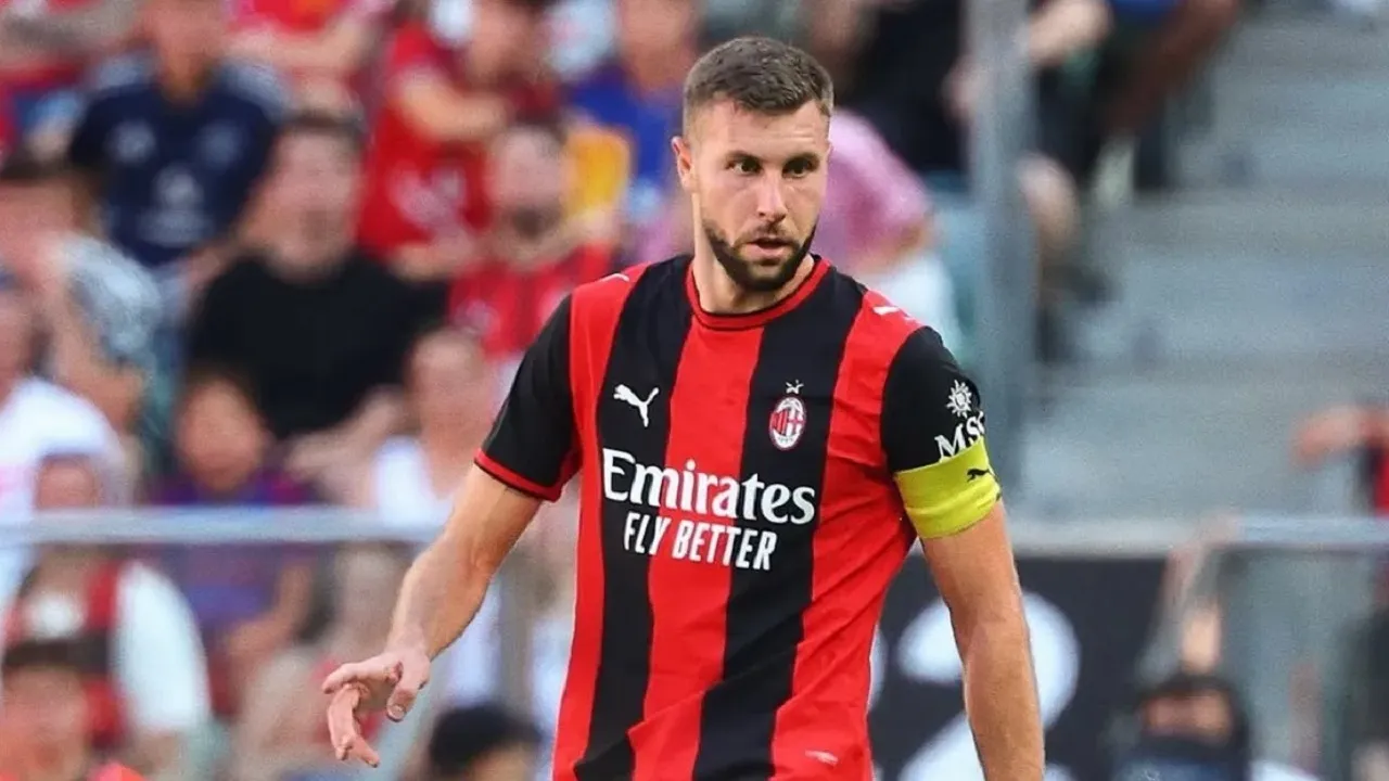 Strahinja Pavlovic Tegaskan Ingin Terus Bertahan Bersama AC Milan