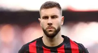 Strahinja Pavlovic Ungkap Perbedaan Gaya Taktik Amorim dan Allegri
