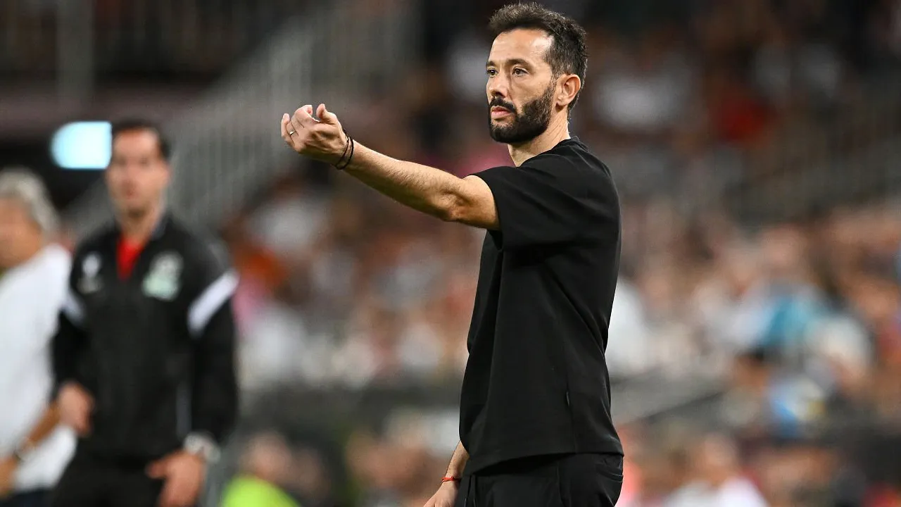 Valencia Telan Tiga Kekalahan Beruntun, Begini Reaksi Carlos Corberan