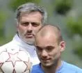 Wesley Sneijder Minta Denzel Dumfries Tingkatkan Performanya
