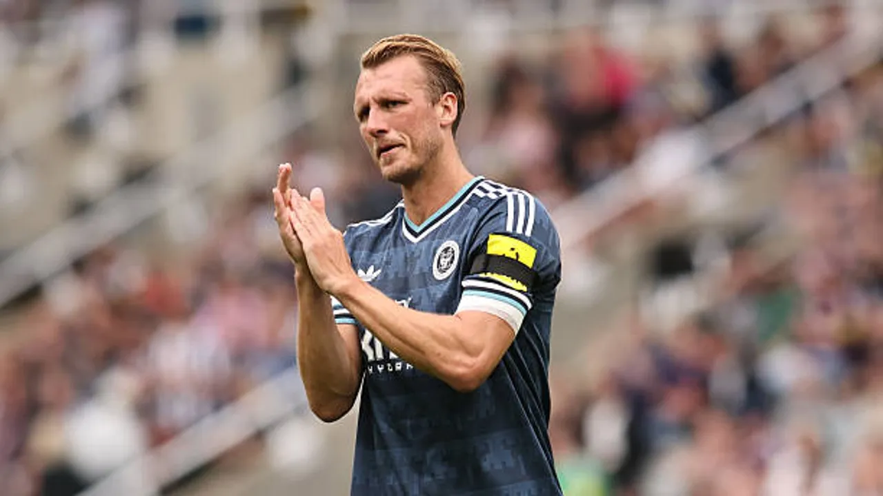 Dan Burn sebut susunan kelompok kepemimpinan Newcastle United berubah total musim ini