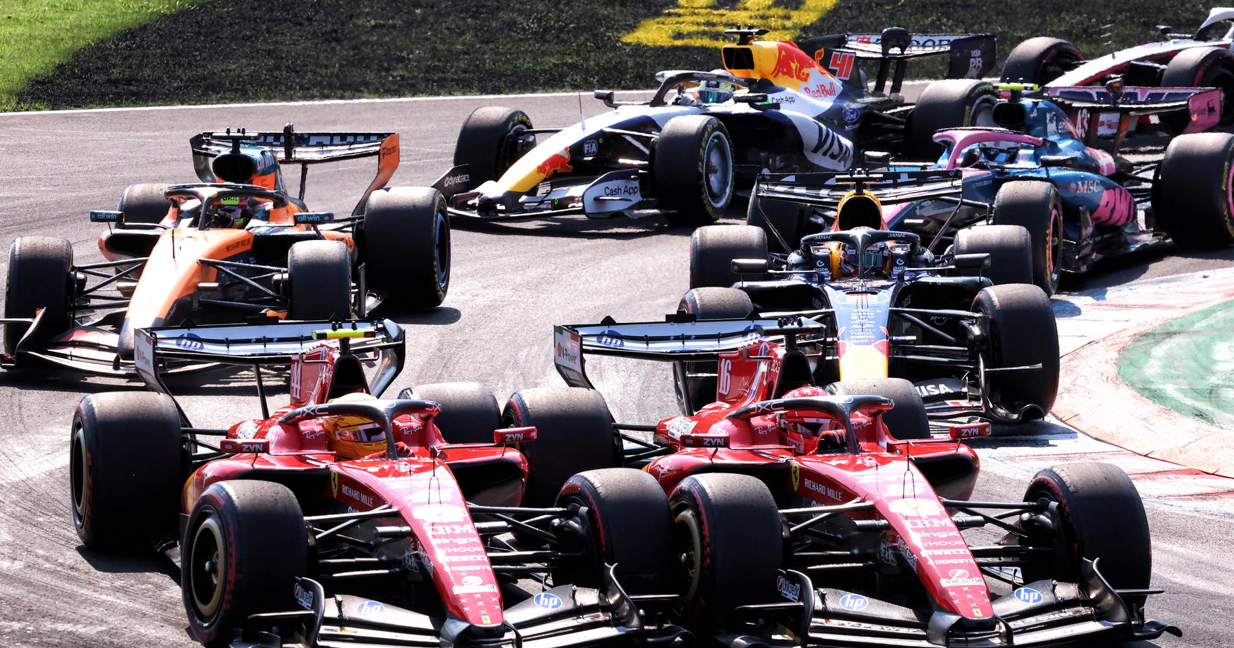 Hamilton Diminta Terima Konsekuensi Usai Duel dengan Leclerc