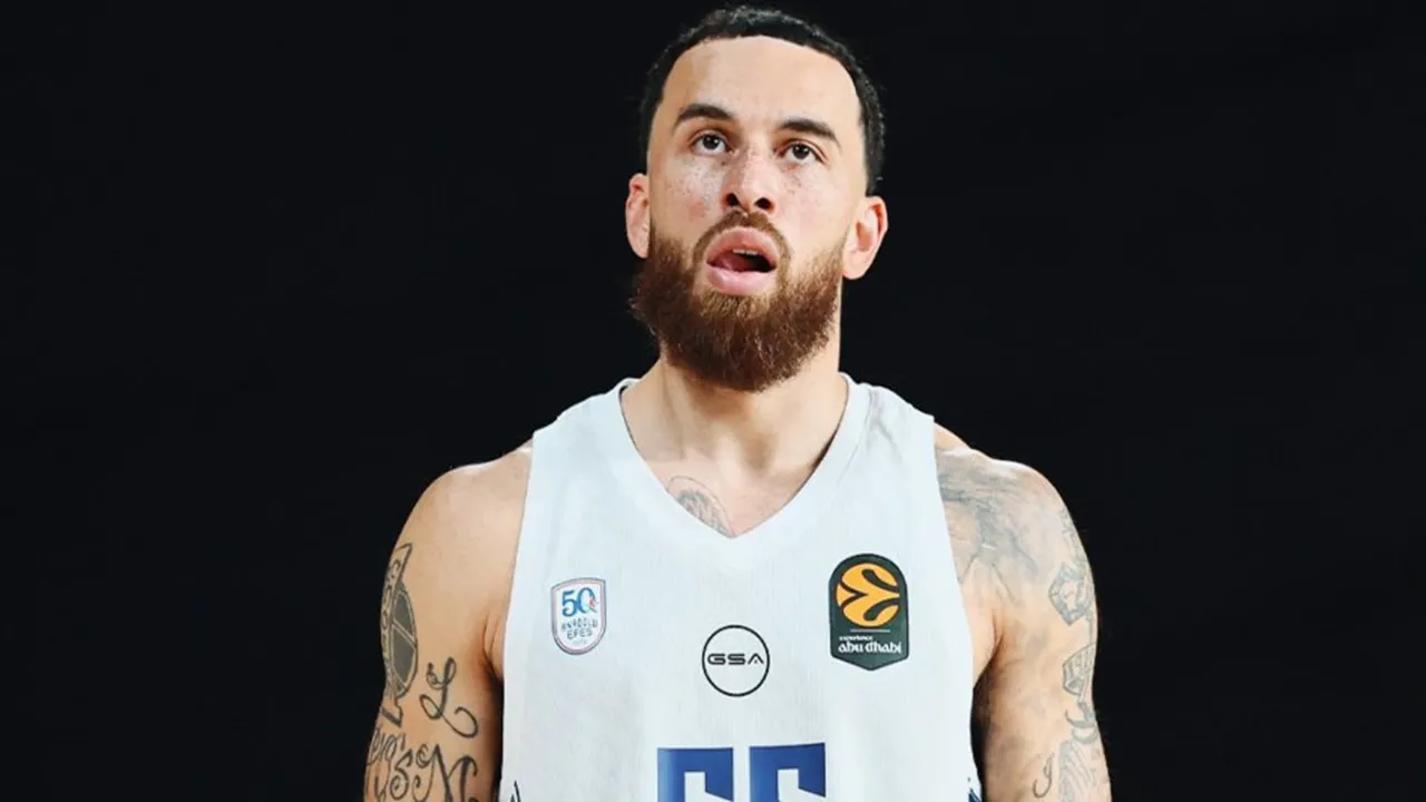 Mike James Antarkan Anadolu Efes Mengalahkan Trabzonspor