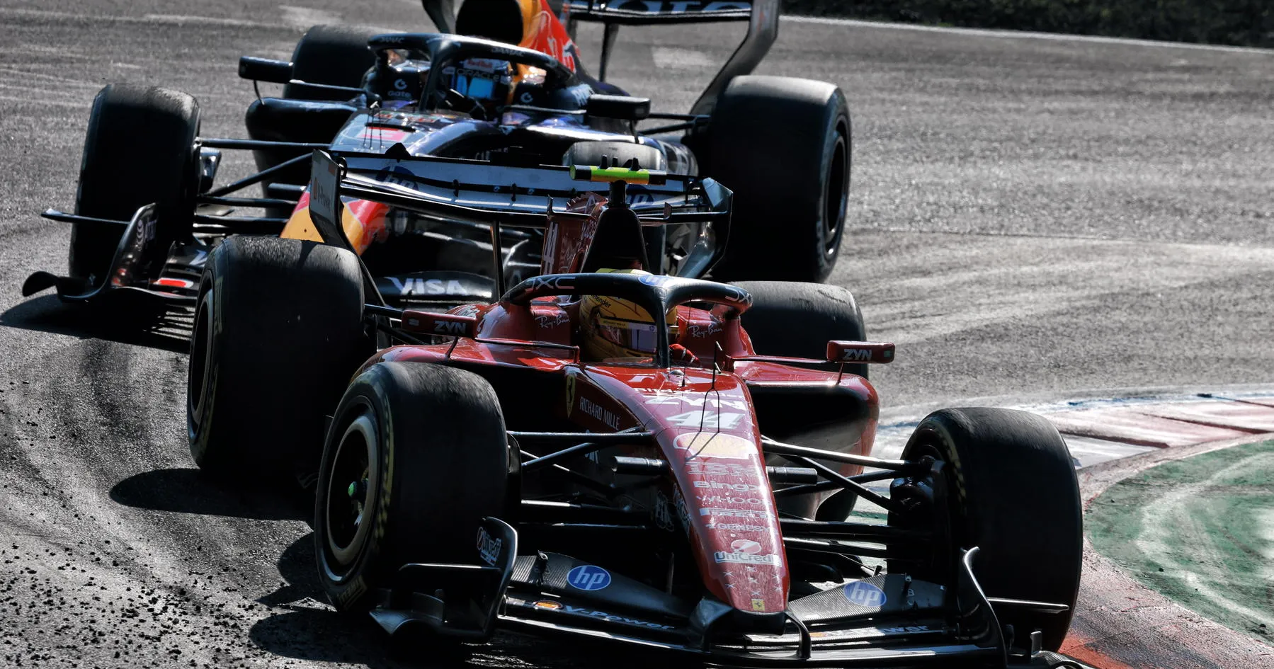 Apakah Mimpi Gelar Kedelapan Hamilton di F1 Pupus Tahun Ini? - sumber: (racingnews365)