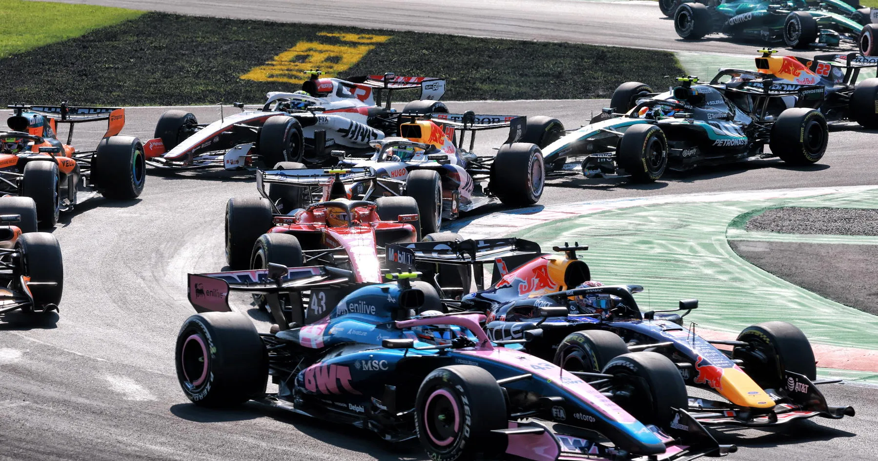 Franco Colapinto Minta Maaf ke Alpine Usai Duel dengan Verstappen - sumber: (racingnews365)