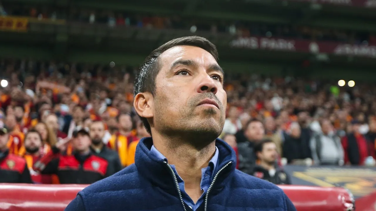 Giovanni van Bronckhorst Dukung Lamine Yamal Menangkan Ballon d’Or
