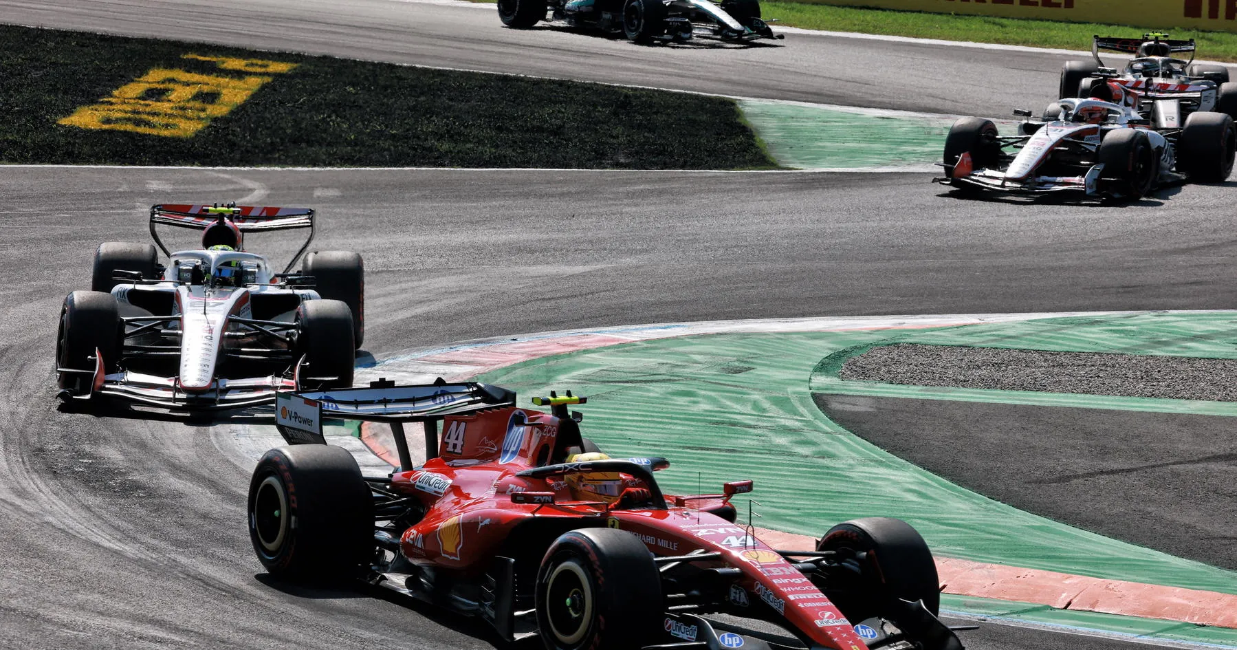 Hamilton Terkejut dengan Keunggulan Lurus Mercedes di Monza - sumber: (racingnews365)