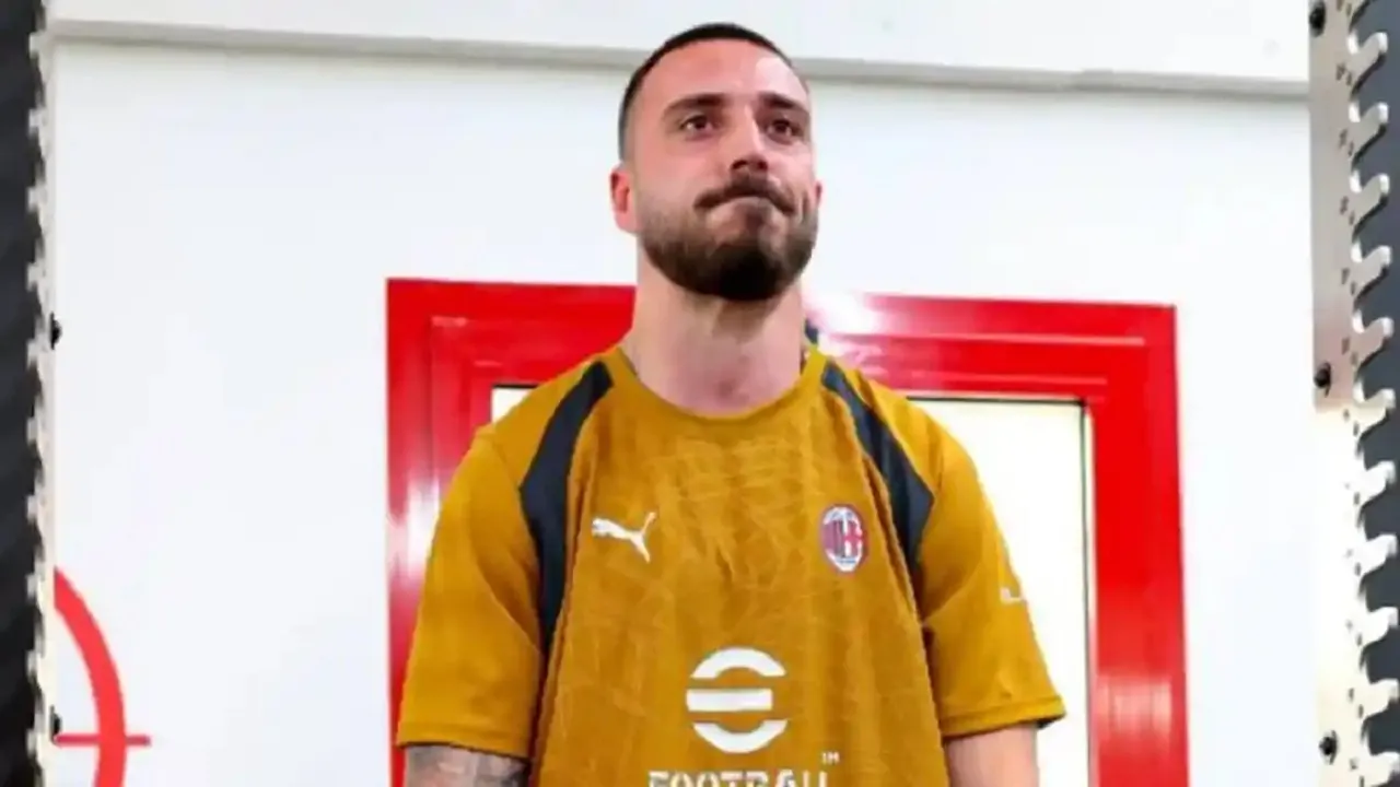 Media Italia: Mario Gila Naikkan Level Bek Milan, tapi Masih Ada Catatan