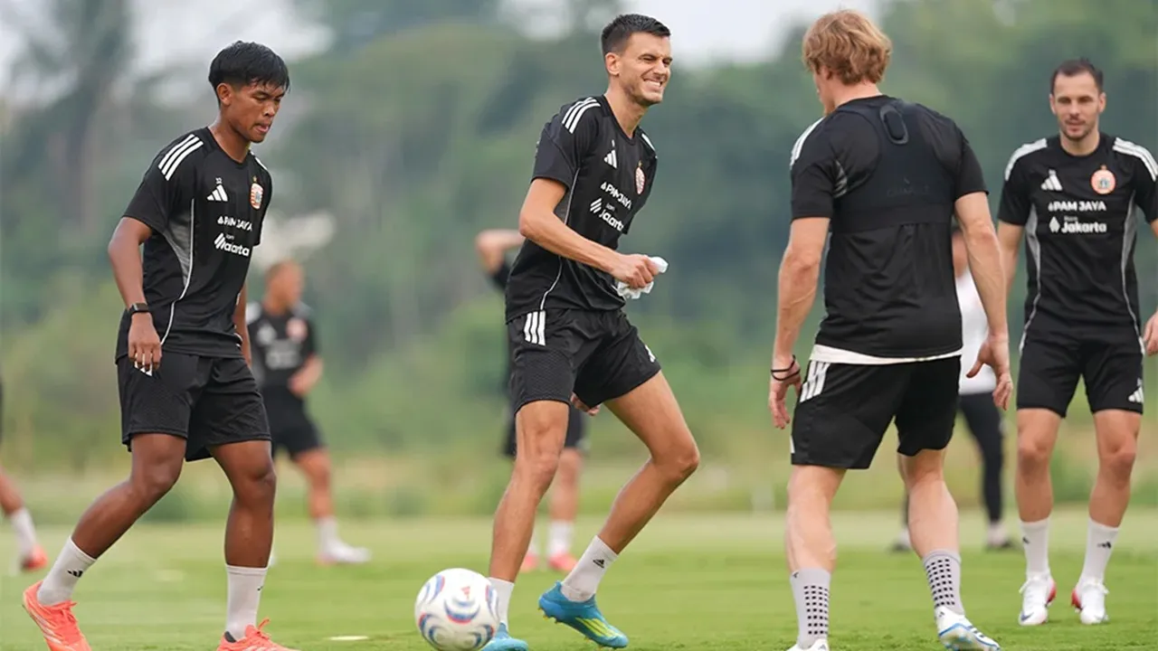 Persiapan Persija Jakarta untuk laga kontra Persib Bandung