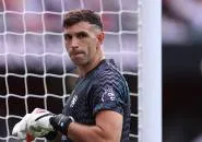 Peter Schmeichel Sebut Emiliano Martinez Rekrutan Terbaik Chelsea