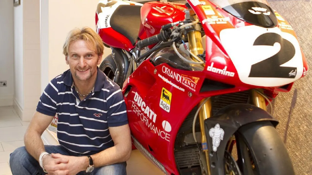 Carl Fogarty tak masukkan nama Rossi dan Marquez sebagai rival terberat yang ingin ia hadapi.