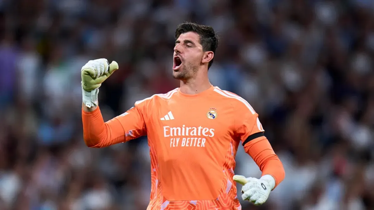 Thibaut Courtois Bocorkan Kunci Hentikan Tendangan Bebas Çalhanoglu