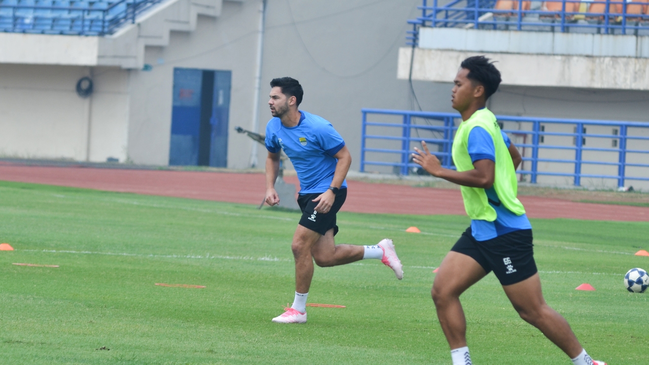 Animo Bobotoh Jelang el Clasico Buat Sandy Walsh Terpukau