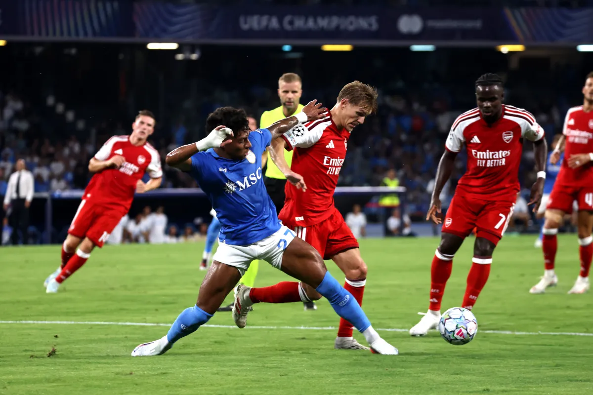 Arsenal Kalahkan Napoli 1-0, Odegaard Tampil Gemilang Usai Aksi Heroik Meret - sumber: (footballitalia)
