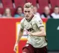 FC Augsburg Berpotensi Kehilangan Anton Kade di Laga vs Bayer Leverkusen