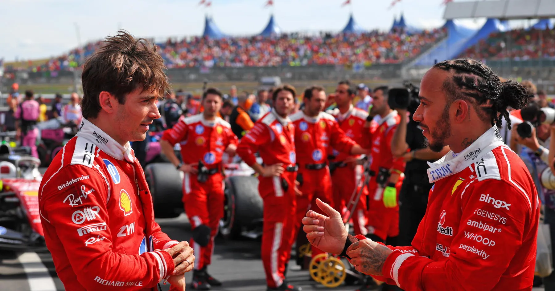 Hamilton dan Leclerc Berdamai Usai Ketegangan di Monza - sumber: (racingnews365)