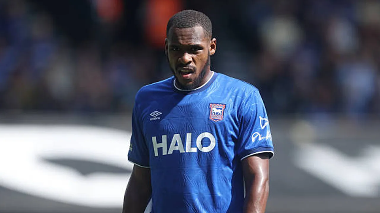 Jelang Hadapi Crystal Palace, Issa Diop Sebut Reaksi Positif Tim Jadi Modal Utama Ipswich Town