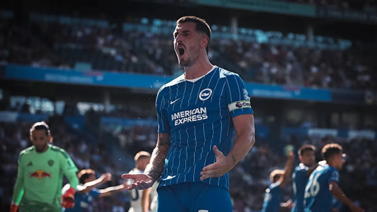 Lewis Dunk sebut deretan pilar muda Brighton siap ambil peran besar