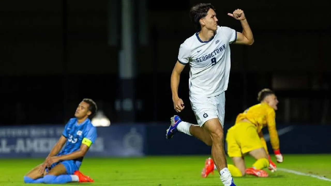 Mitchell Baker cetak gol saat Georgetown melawan North Carolina