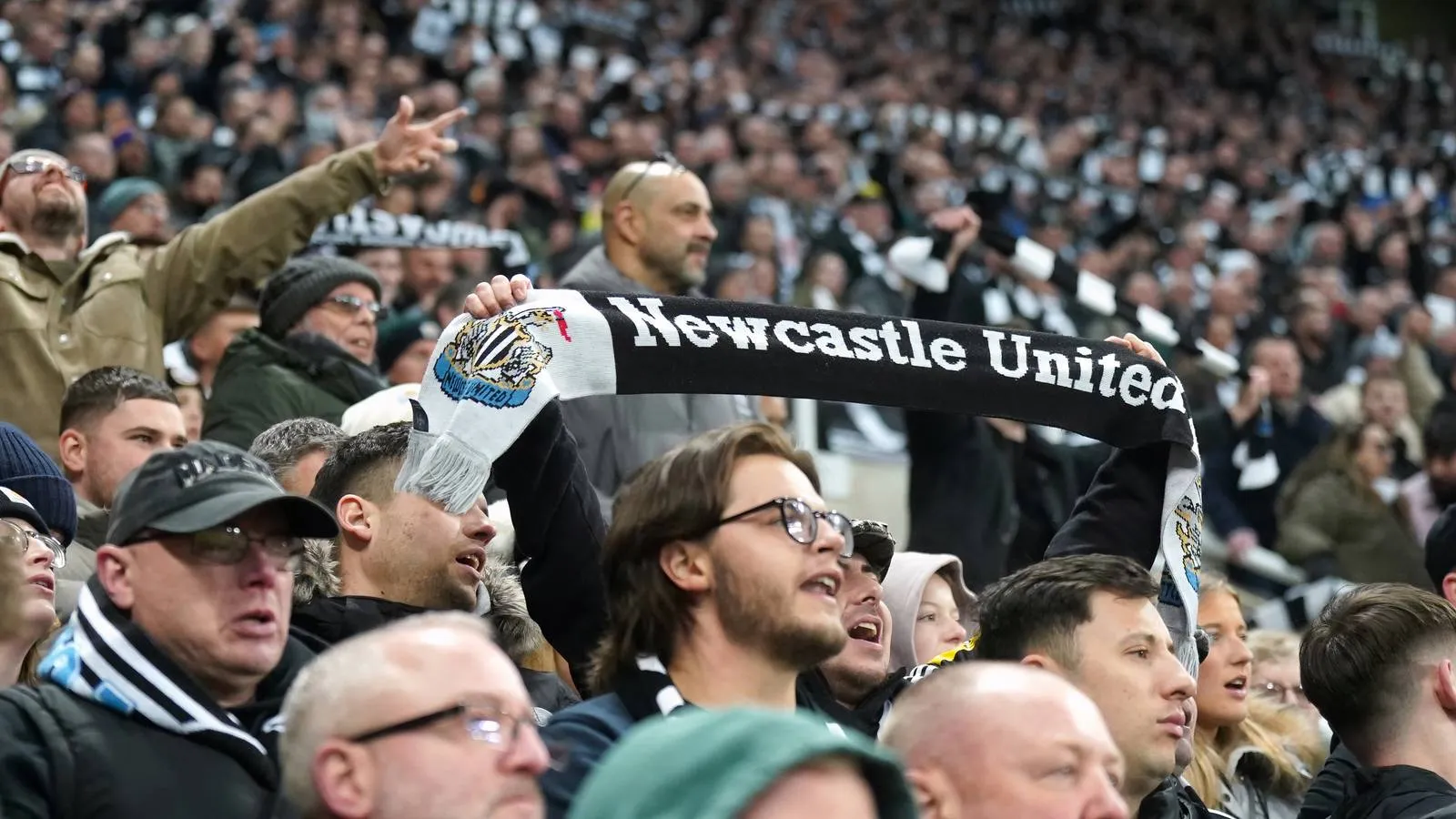 Nyanyian Ikonik Newcastle United yang Menggetarkan St. James’ Park - sumber: (givemesport)