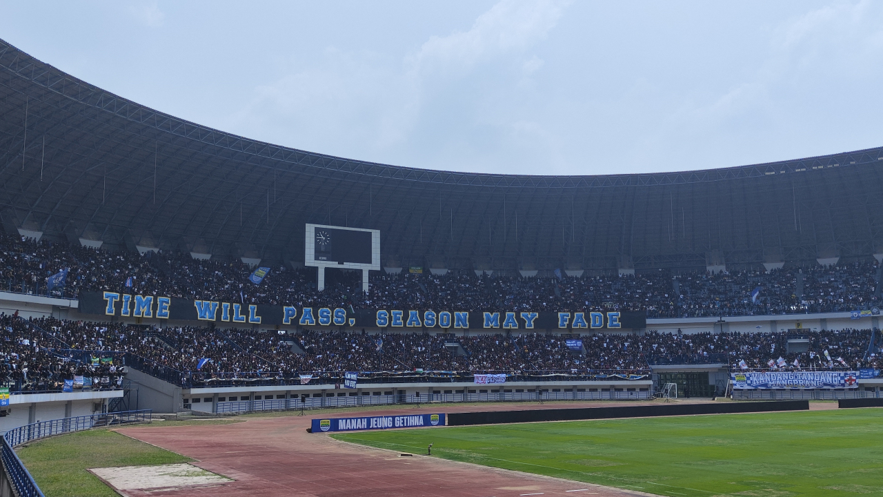 Ribuan Bobotoh Geruduk GBLA, Suntik Motivasi Skuad Persib