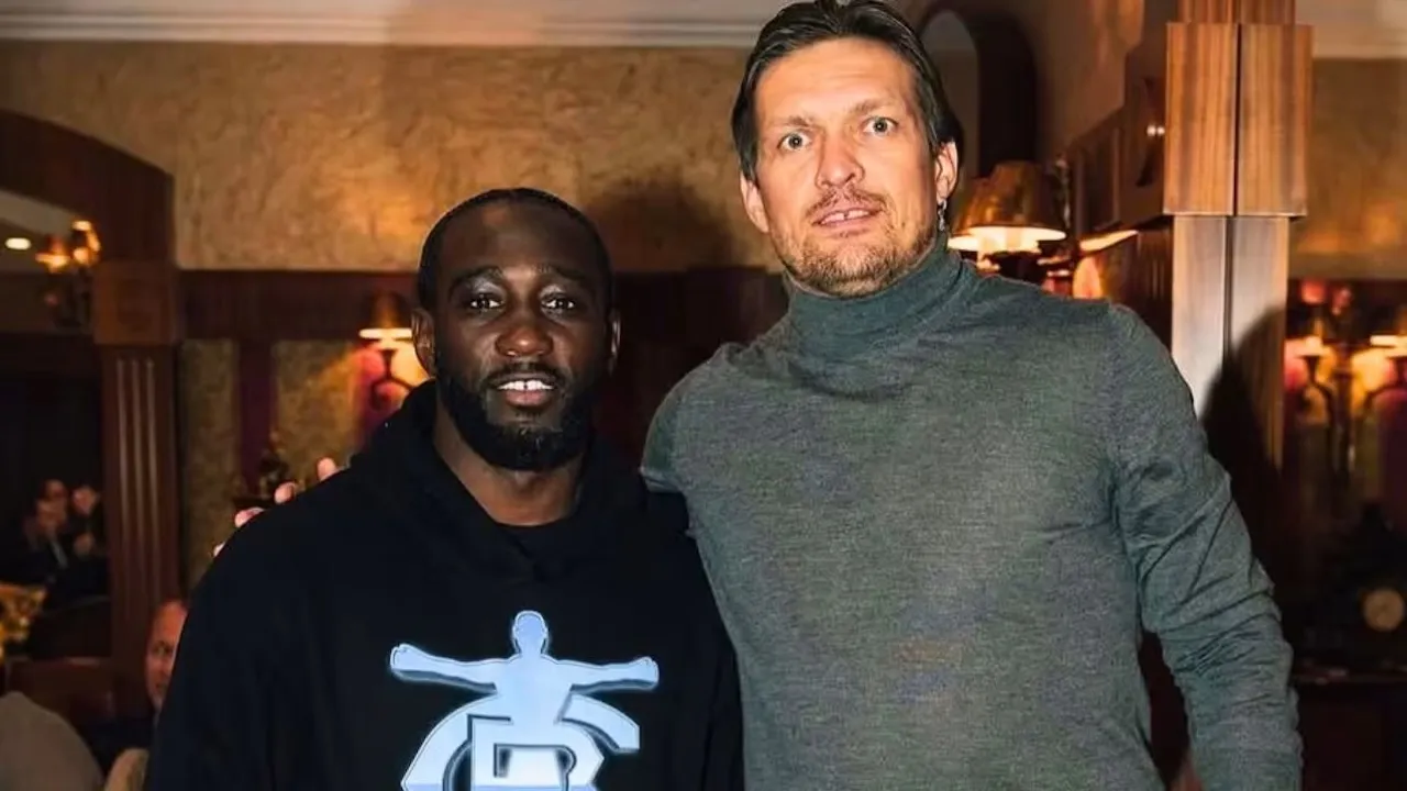 Usyk Pilih Terence Crawford sebagai Petinju Terbaik Sepanjang Masa