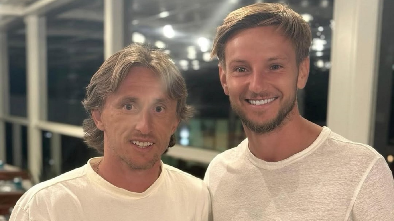 Ivan Rakitic Ajak Dunia Nikmati Sisa Karier Luka Modric di Lapangan