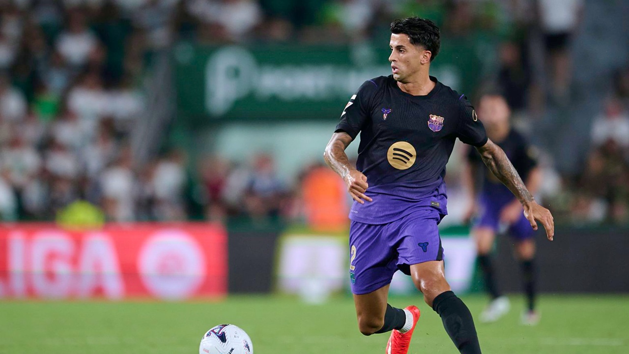 Joao Cancelo Janji Akan Coba Kembalikan Kejayaan Barca di Liga Champions