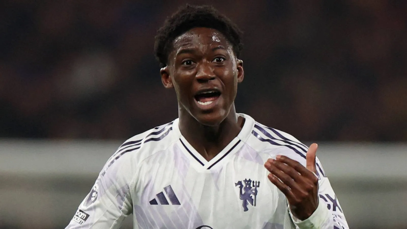 Kobbie Mainoo Bersinar di Tengah Isu Manchester United - sumber: (givemesport)