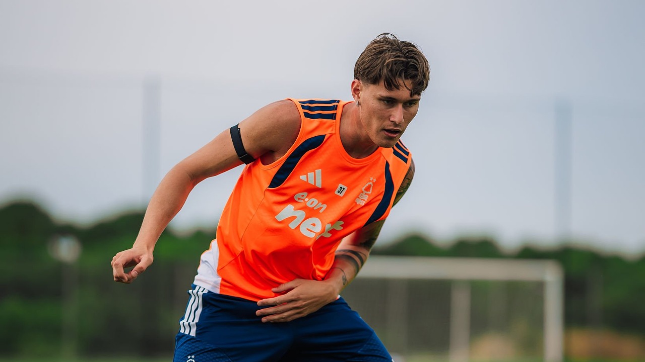 Oliver Glasner Ungkap Kondisi Pemulihan Cedera Nicolo Savona