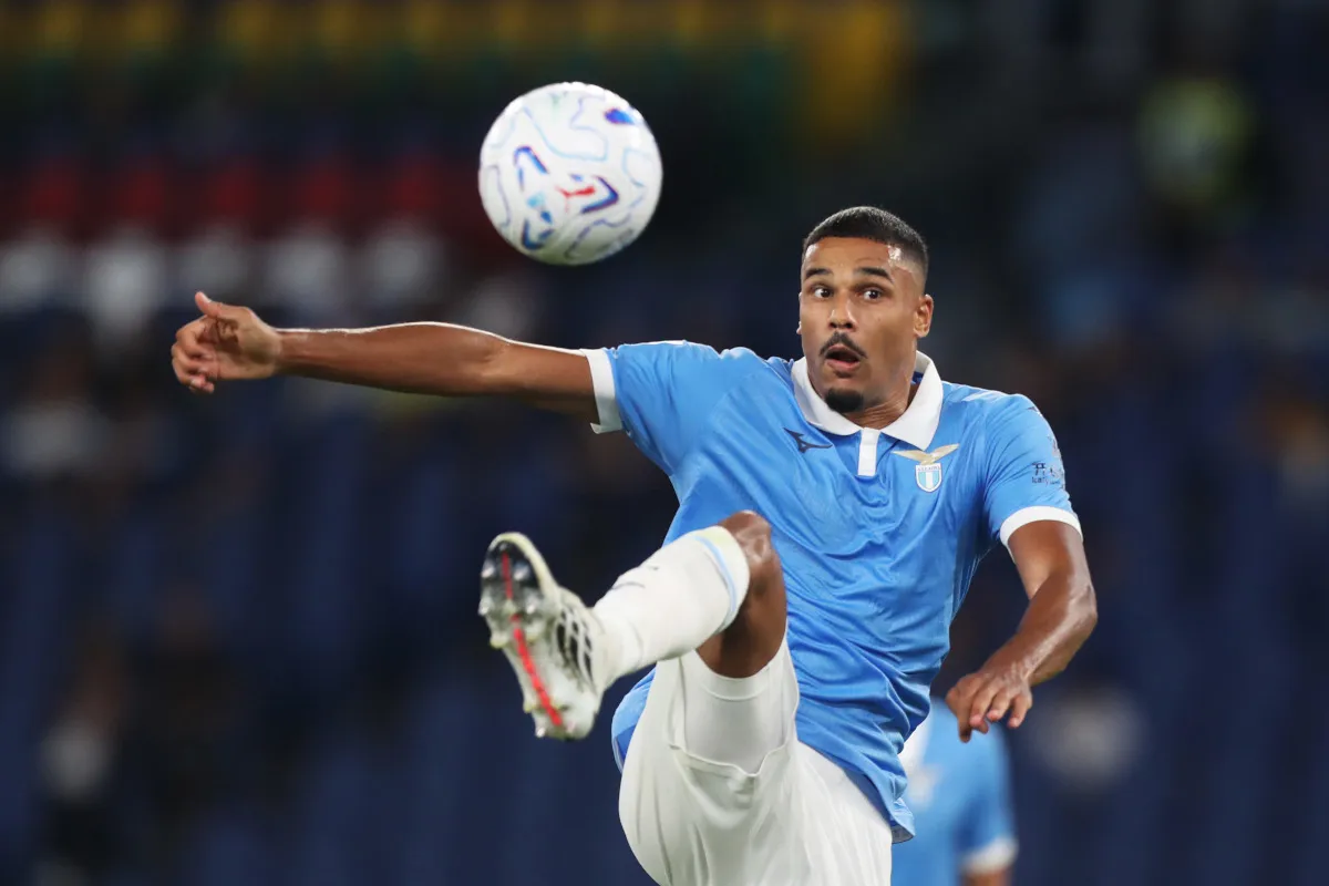 Doekhi Absen Lawan Milan, Lazio Krisis Bek Usai Operasi Tulang Tangan - sumber: (footballitalia)