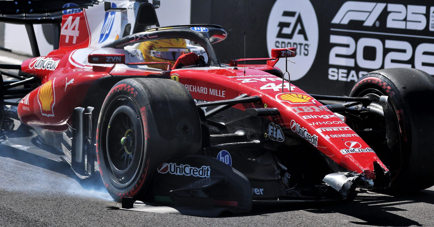Ketegangan Radio Ferrari: Hamilton Abaikan Instruksi