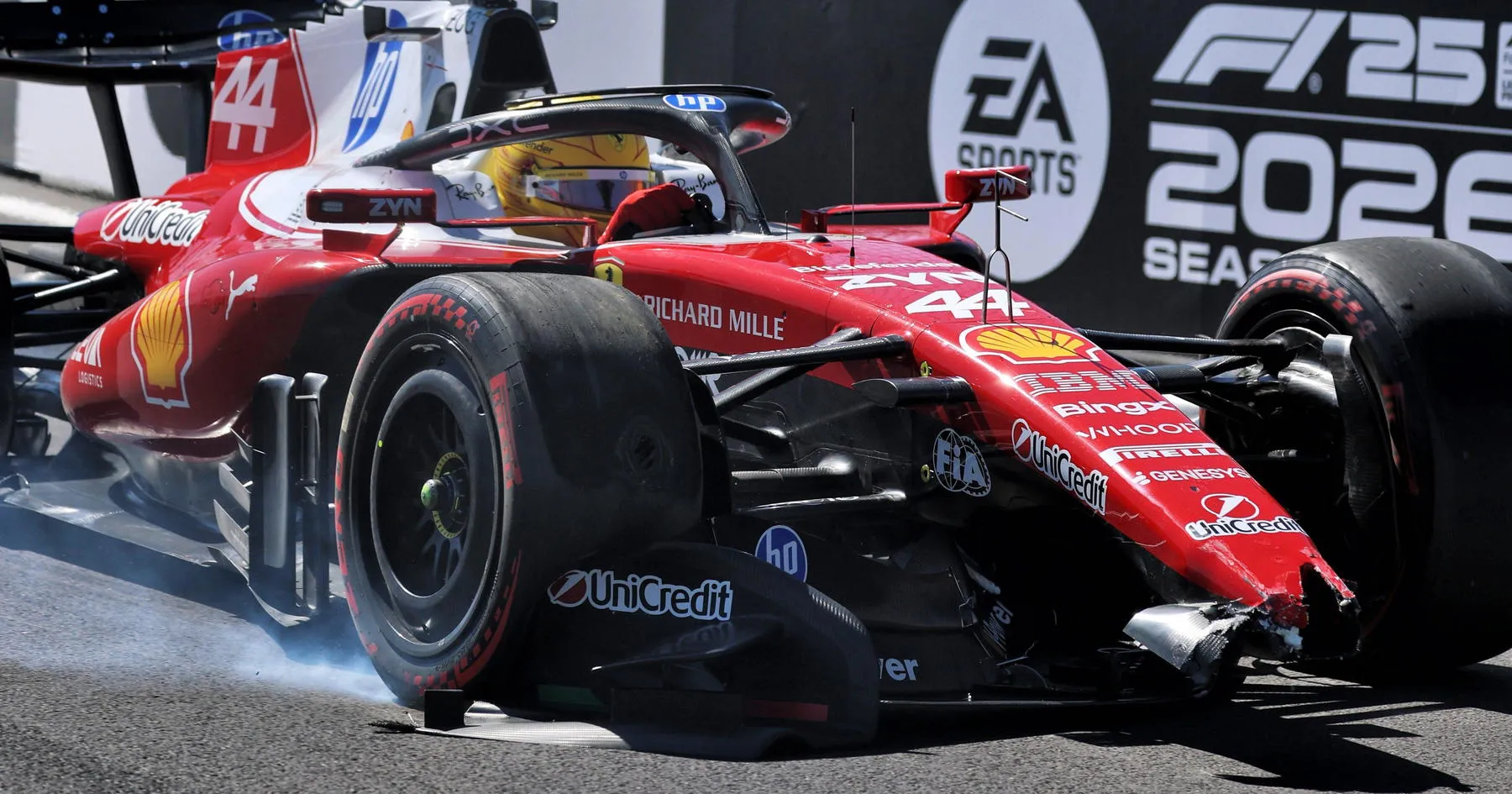 Ketegangan Radio Ferrari: Hamilton Abaikan Instruksi - sumber: (racingnews365)