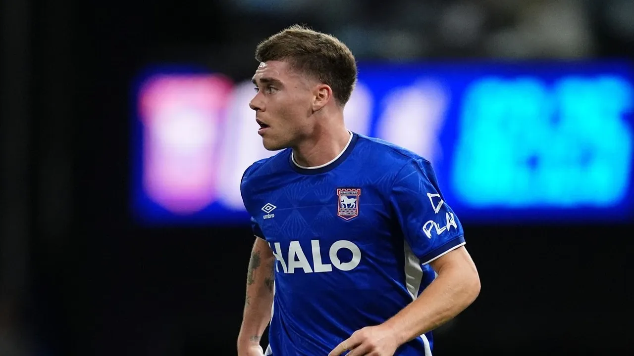 Leif Davis sebut Ipswich Town makin solid dan siap curi poin di Selhurst Park