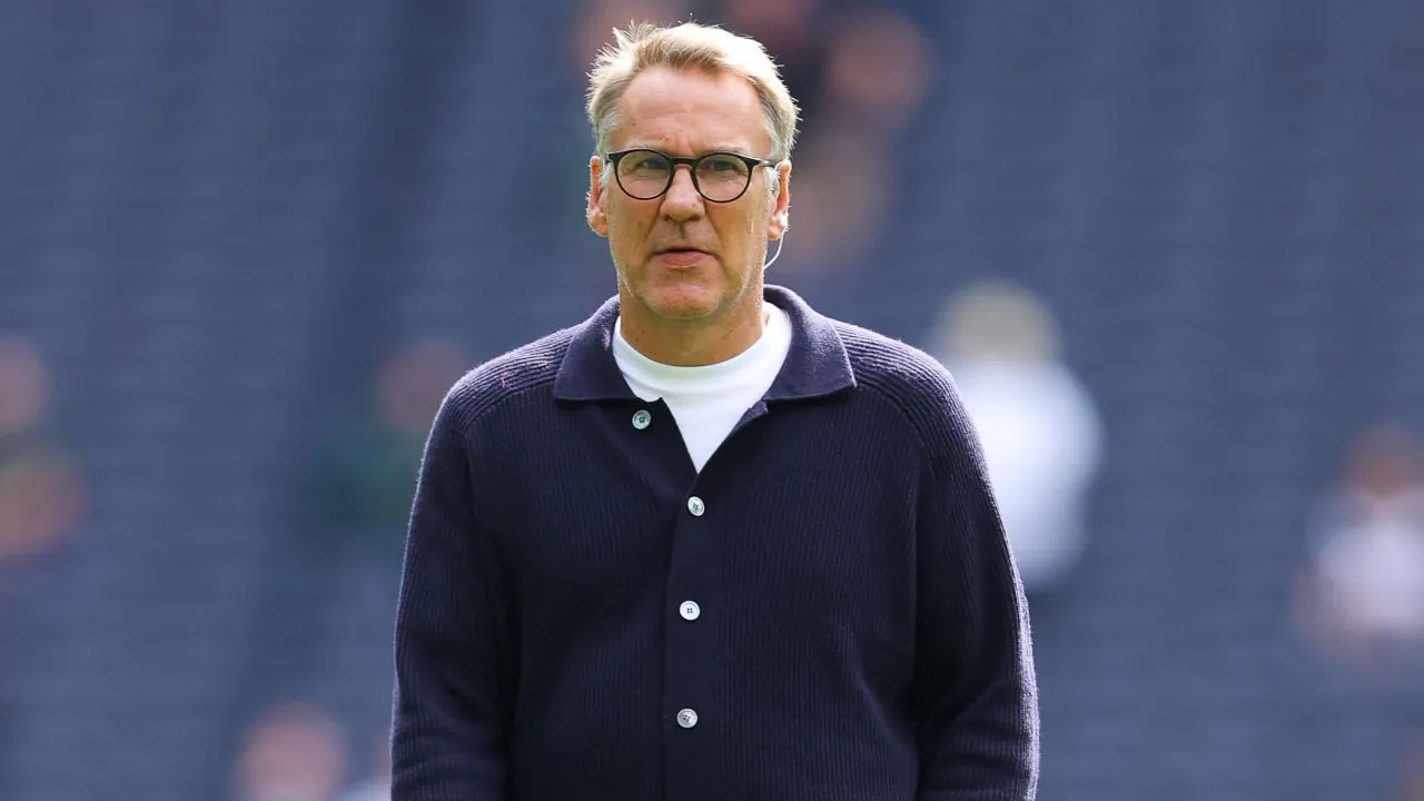 Paul Merson Masih Pesimis Manchester United Finis Lima Besar