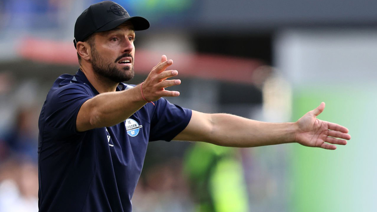 Ralf Kettemann Minta Paderborn Tampil Berani Saat Hadapi Dortmund