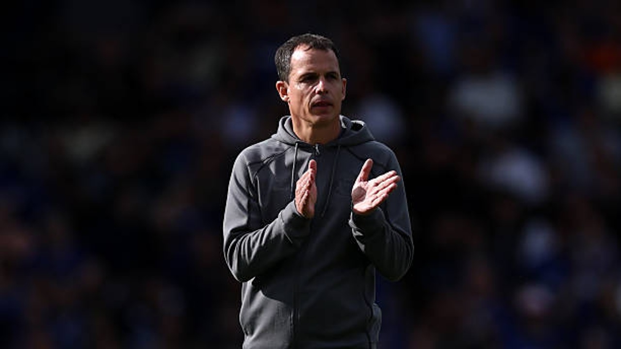 Regis Le Bris Minta Sunderland Tampil Agresif saat Hadapi Arsenal