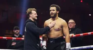 Barry McGuigan Kritik Pelatih Moses Itauma Usai Kalah dari Hrgovic
