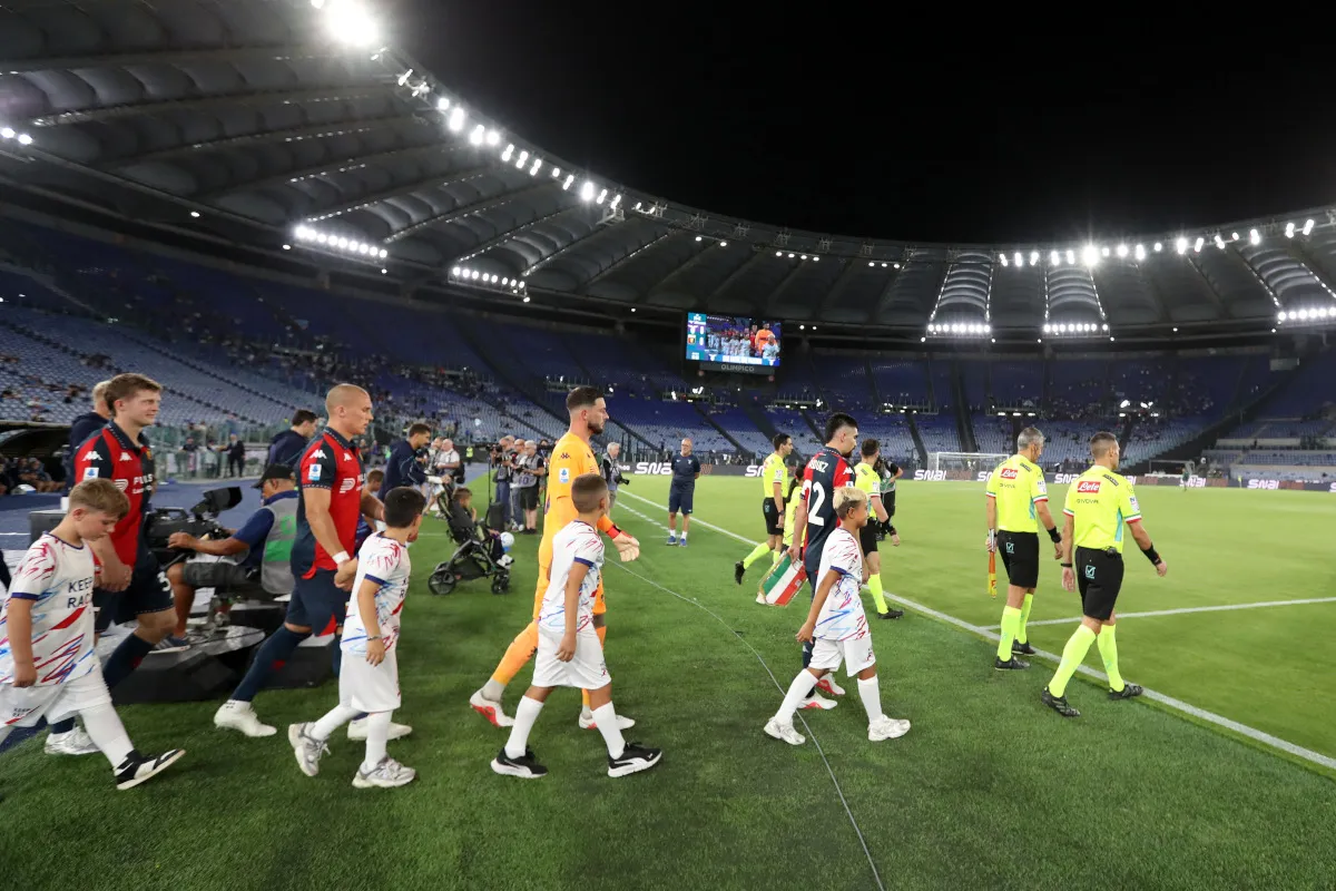 Dominasi Suporter Milan di Kandang Lazio Mencuatkan Tanda Tanya - sumber: (footballitalia)