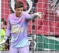 Finn Dahmen Ungkap Perjuangan Augsburg Hadapi Tekanan Leverkusen