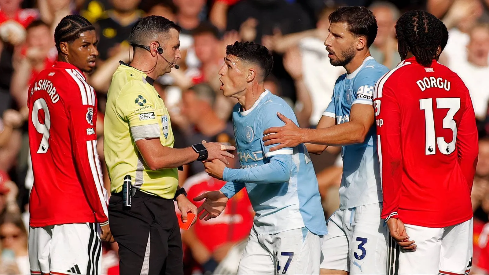 Insiden Kartu Merah Foden Warnai Manchester Derby, Fernandes Lolos dari Sanksi - sumber: (givemesport)