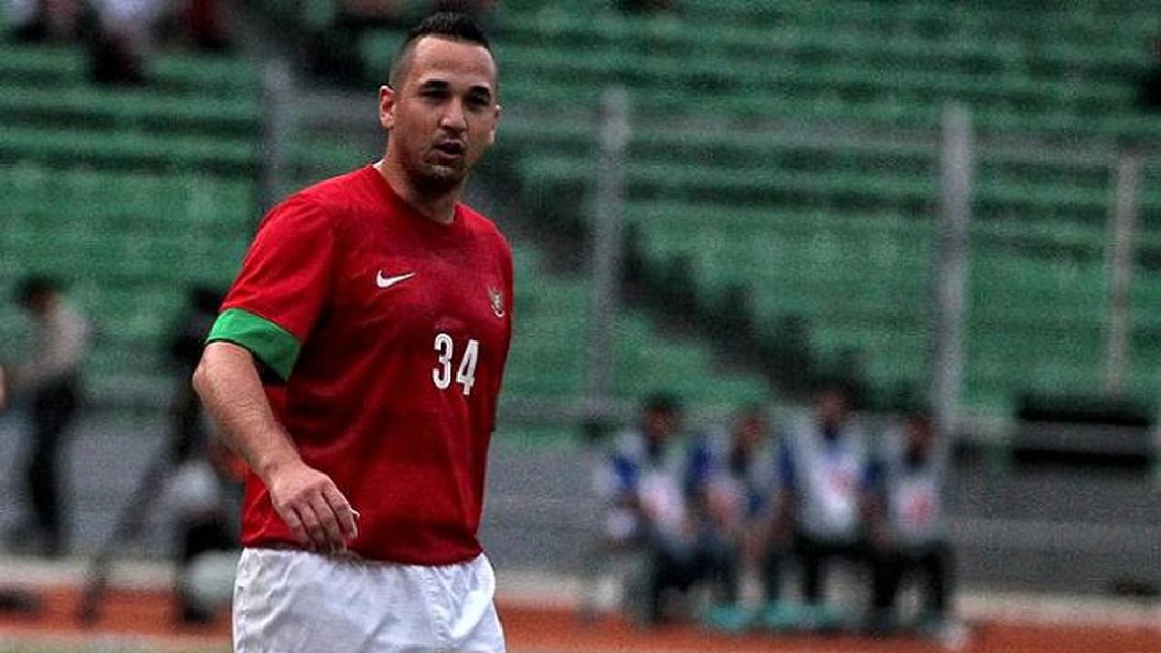 Jhon van Beukering Dipecat GVVV Usai Pukul Pemain Lawan Hingga Gigi Rontok