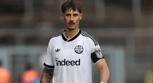Kalahkan Mainz, Robin Koch Lega Frankfurt Akhiri Paceklik Kemenangan