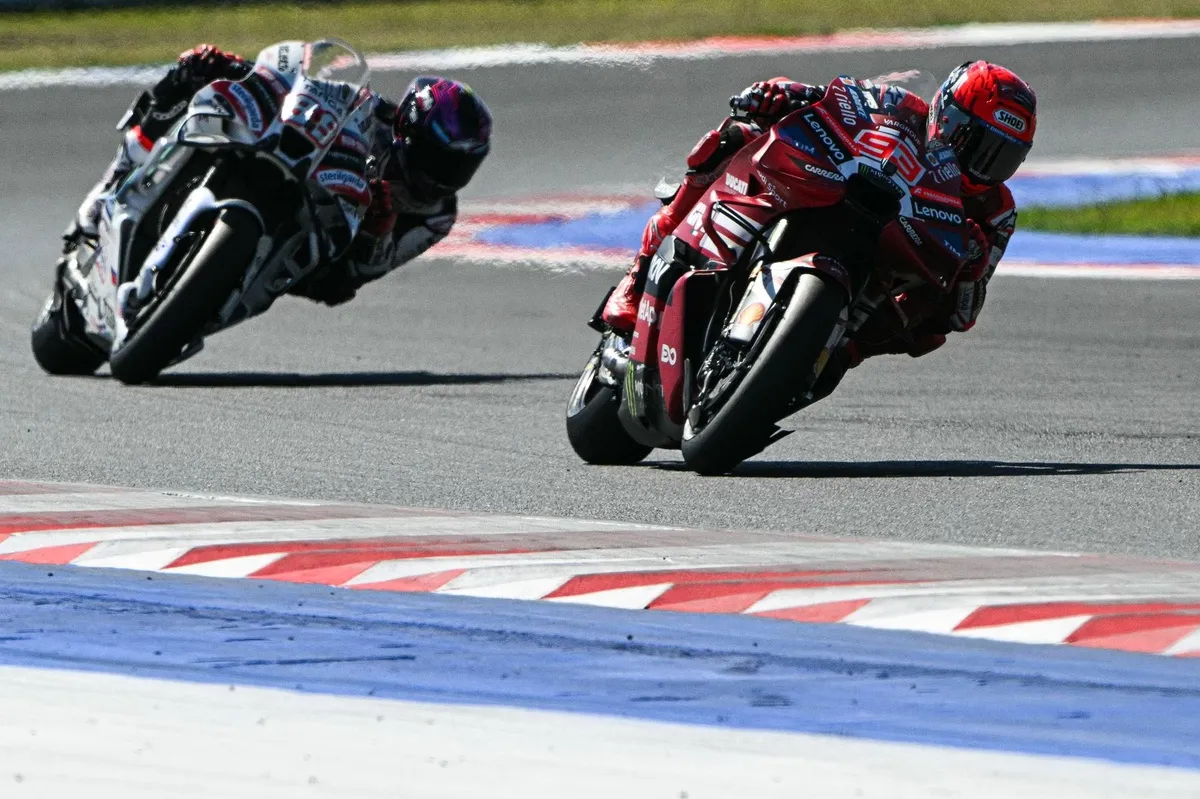 Marc Marquez Raih Kemenangan, Bezzecchi Tergelincir di San Marino - sumber: (motorsport)