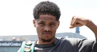 Mayweather Jr Akui Terpesona dengan Gaya Bertarung Shakur Stevenson