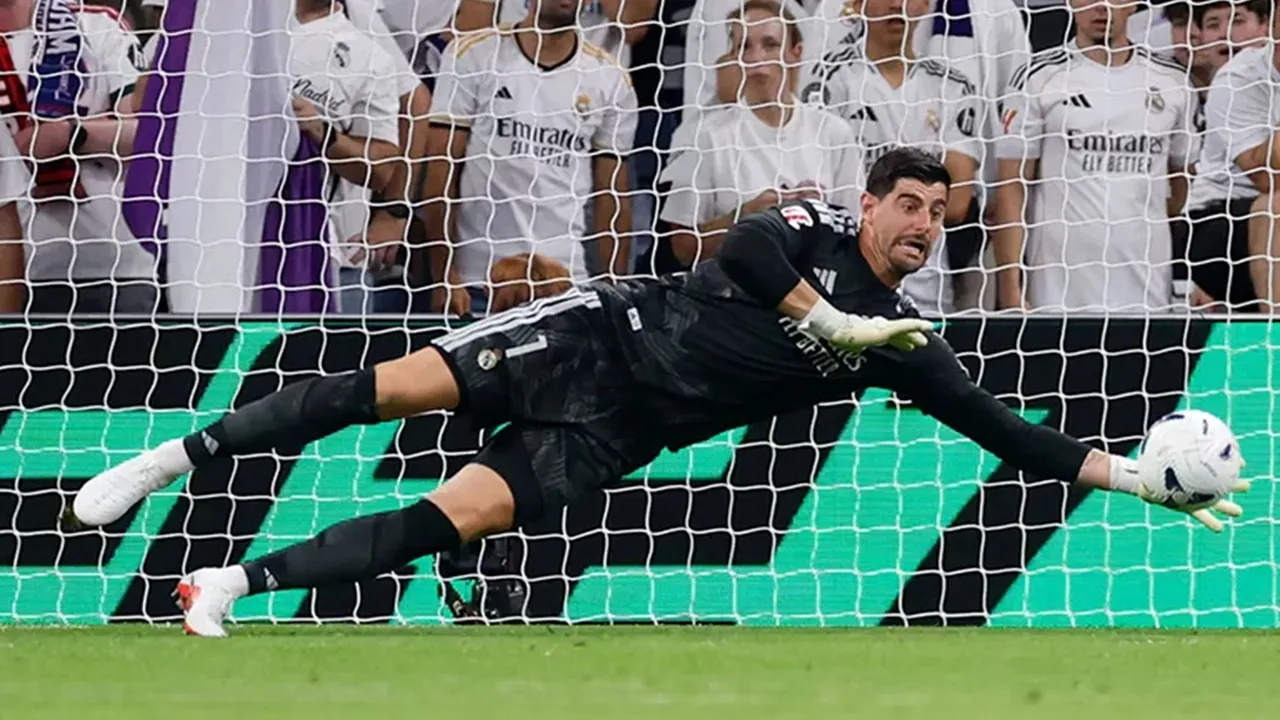 Miguel Angel Angkat Topi dengan Performa Courtois