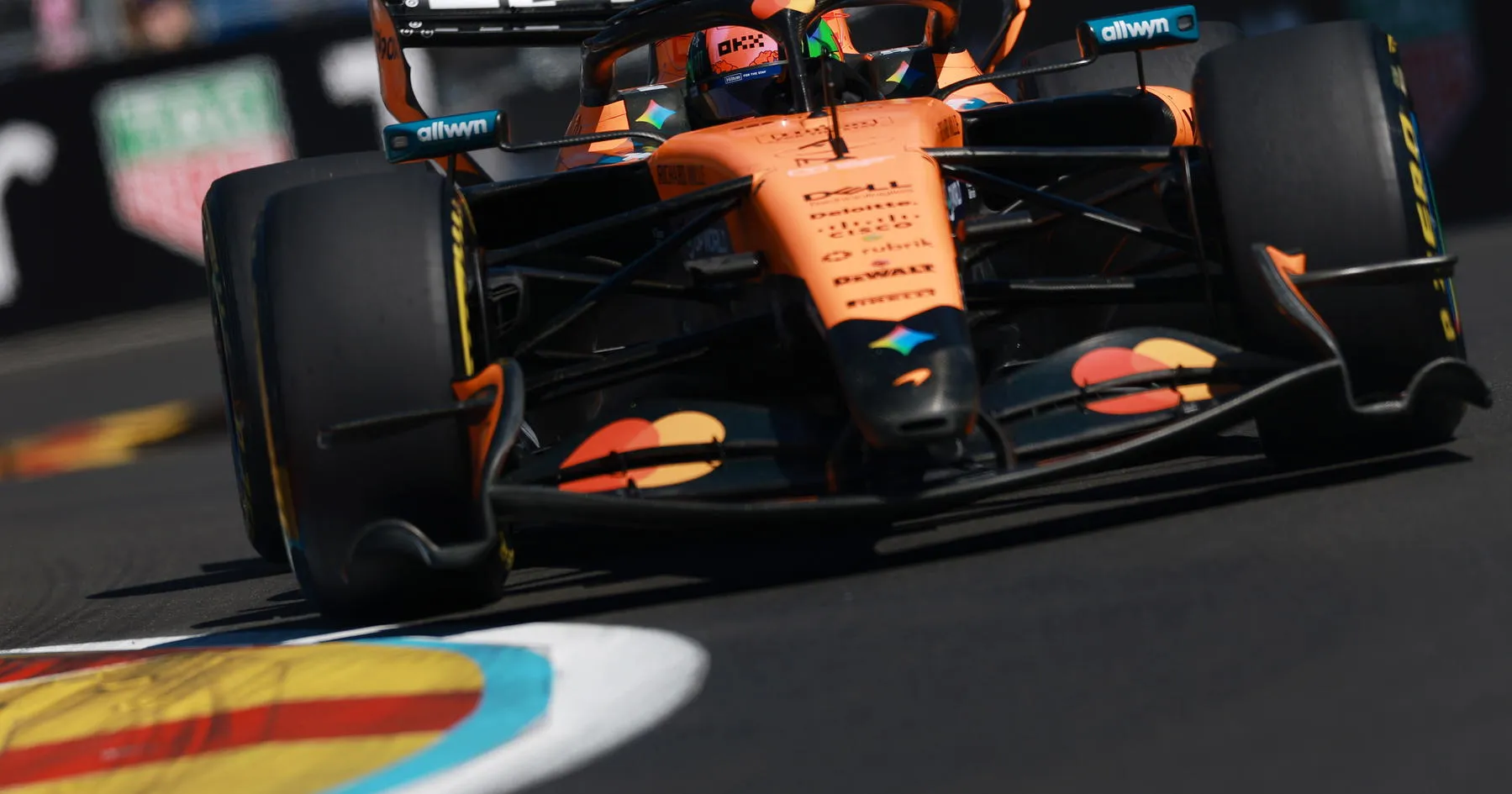 Norris Rebut Pole Spanyol dari Antonelli dengan Kejutan - sumber: (racingnews365)